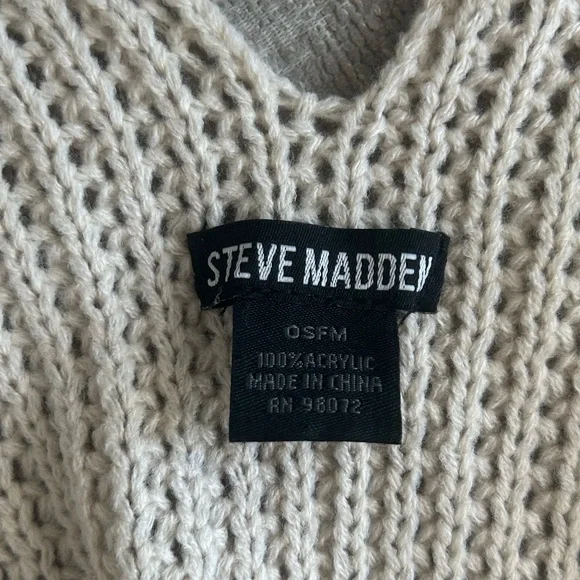 Steve Madden Knit Women's poncho/shawl - Picture 6 of 6